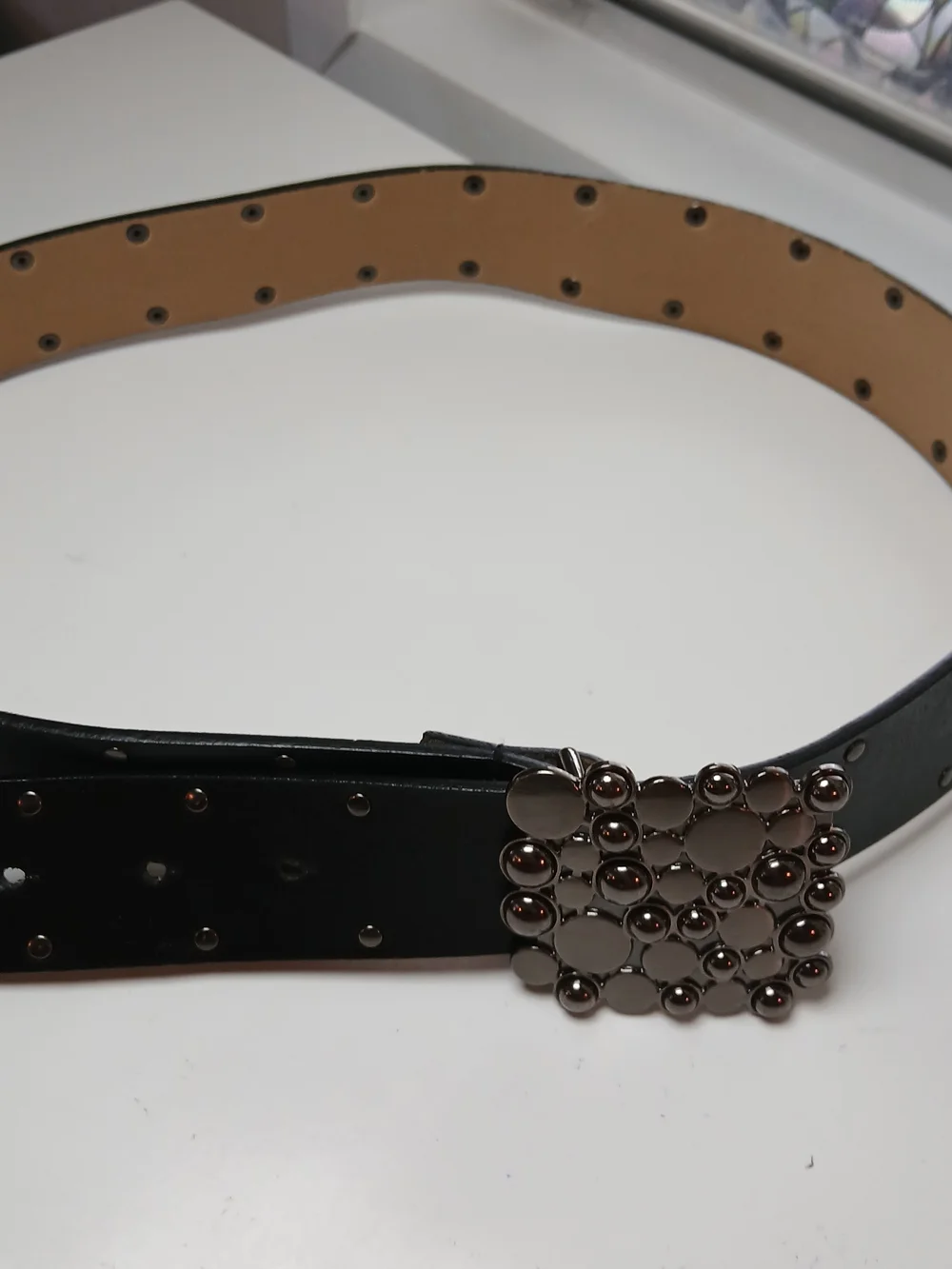 Calvin Klein Silver-Tone Bubble Cluster Belt Buckle On A Genuine Leather Belt